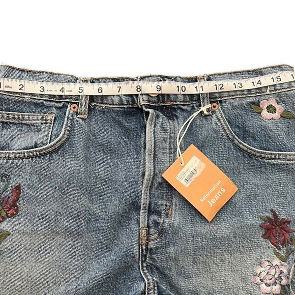 Reformation Charlie High Rise Jean Shorts Size 30 - Picture 11 of 11
